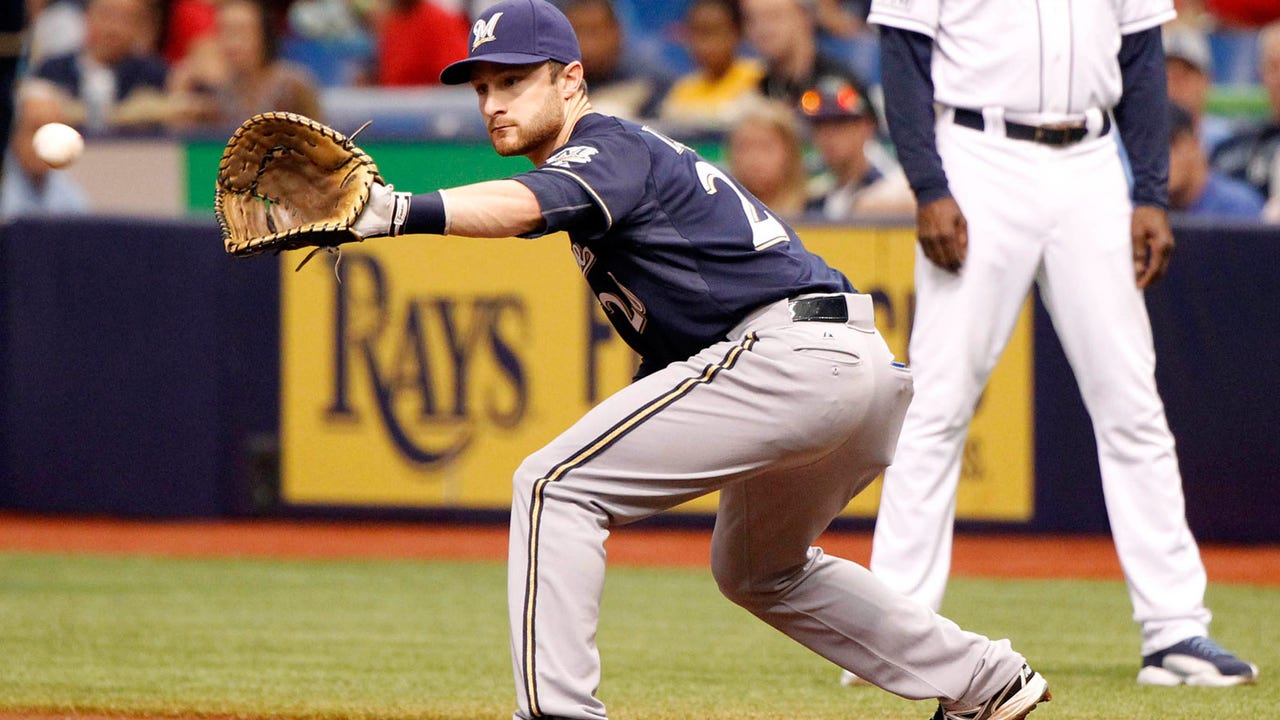 Brewers to use Lucroy at first base against lefties this season